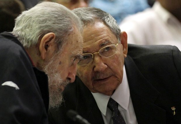 fidel-castro-L-raul-castro(620×425)