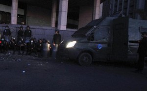simon bloivar square riot police