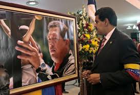 maduro w picture of chavez