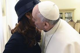 pope Francis kissing argentina president Fernandez