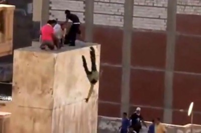 egypt  gang throw rivals from top of building