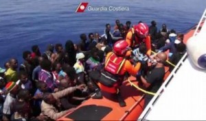 Italian coast guard helps migrants
