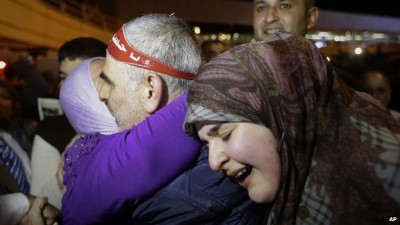 freed Lebanese hostages at airport 2