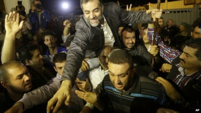 freed lebanese hostages at airport