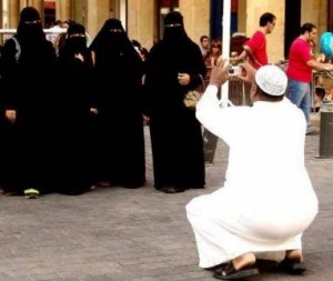 arab man w 4 wives