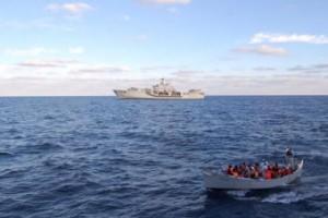Italian navy rescues asylum seekers