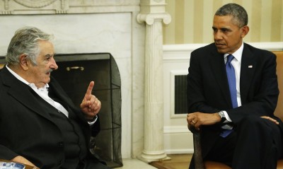 Uruguay's President Jose Mujica (L) delivers remarks as U.S. President Barack Obama (R) welcomes him before their meeting in the Oval Office in Washington May 12, 2014.  REUTERS