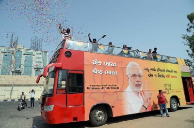 Narendra Modi bus