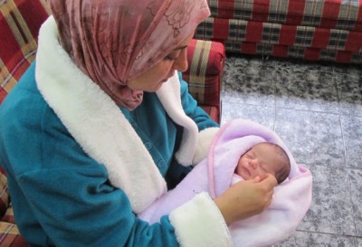 Palestinian mother w baby