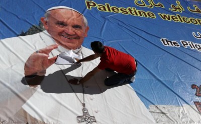 Palestinian  poster welcoming pope