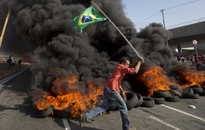 brazil police clash with anti world cup protesters