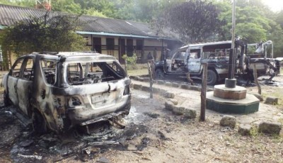 Wreckages of burnt cars are seen outside the Mpeketoni police station after unidentified gunmen attacked the coastal Kenyan town of Mpeketoni, June 16, 2014. REUTERS/Asuu Asuu