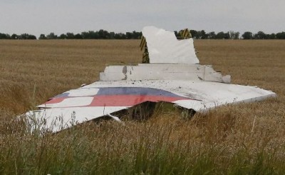 A part of the wreckage of a Malaysia Airlines Boeing 777 plane is seen after it crashed near the settlement of Grabovo in the Donetsk region, July 17, 2014. The total number of dead in the crash of the Malaysia Airlines MH-17 plane in eastern Ukraine is more than 300 and includes 23 U.S. citizens, a Ukrainian interior ministry aide said.      REUTERS/Maxim Zmeyev 