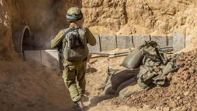 An Israeli army officer stands at the entrance of a tunnel said to be used by Palestinian militants for cross-border attacks, during an army organised tour for journalists on July 25, 2014. Egypt's army said Sunday, July 27 it has destroyed 13 more tunnels connecting the Sinai Peninsula to the Gaza Strip, taking to 1,639 the overall number it has laid waste to. -- PHOTO: REUTERS - 