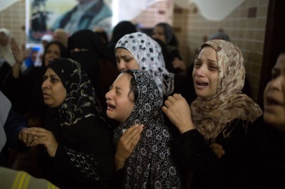 Palestinians prepare to bury a member of Hamas.