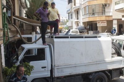 Tank trucks being filled with water in front of Osman Bin Affan Mosque in Beirut. Credit: Oriol Andrés Gallart/IPS 