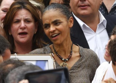 Brazilian politician Marina Silva (C), former minister of the environment under the government of Luiz Inacio Lula da Silva, attends the wake for late presidential candidate Eduardo Campos, at the Pernambuco Government Palace in Recife, August 17, 2014.
