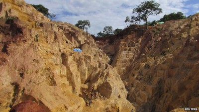 Seleka rebels are operating the Ndassima gold mine illegally