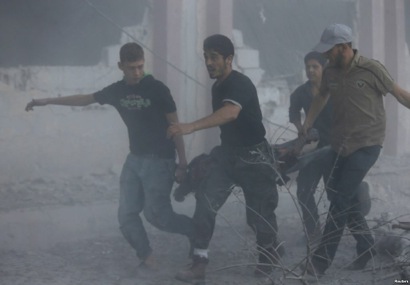 Men transport a casualty at a site hit by what activists said were airstrikes by forces loyal to Syria's President Bashar al-Assad, in the Duma neighborhood of Damascus, Syria, Sept. 10, 2014.