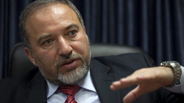 Israeli FM suggests bribing Palestinian Arabs to forfeit citizenship