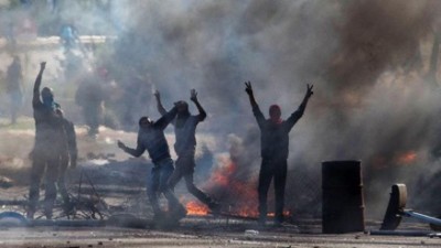  Israeli Arabs flash victory signs during a protest over the fatal shooting of a 22-year-old Arab Israeli who appeared in video footage to be retreating from police, in the Arab village of Kfar Kana, northern Israel.  Nov. 9, 2014: (AP)