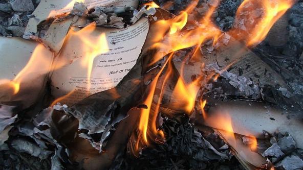 islamic-state-burns-thousands-of-rare-books-at-mosul-library-ya-libnan