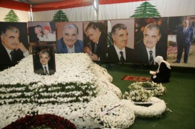 Bahia Hariri visiting ex-PM Rafic Hariri’s (her brother) tomb in Beirut