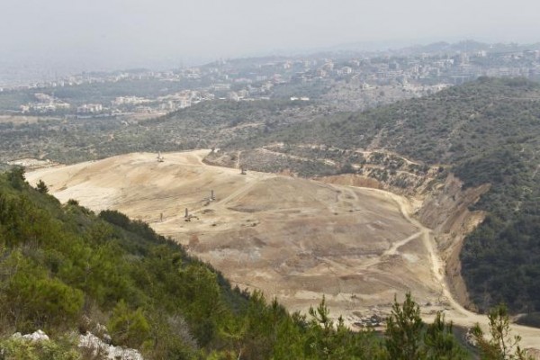 A general view shows the Naameh landfill, south of Beirut, Lebanon July 22, 2015. REUTERS/Aziz Taher