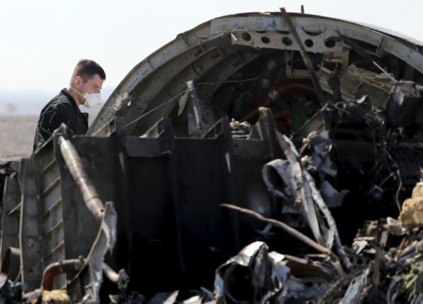 Investigators Of Russian Plane Crash Are 90 Sure Its Was A Bomb   Debrsi Of Russian Plane  