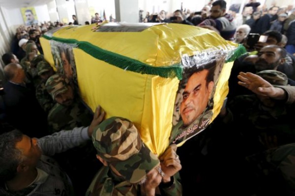 Hezbollah members carry the coffin of Lebanese Hezbollah militant leader Samir Kuntar during his funeral in Beirut's southern suburbs, Lebanon December 21, 2015.  REUTERS/Jamal Saidi