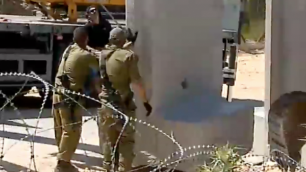 IDF troops position sections of a wall near the Lebanon border at Kibbutz Misgav Am, April 20, 2016 (Channel 2 screenshot)