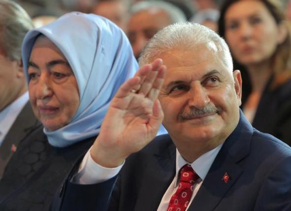 Turkey's Transportation Minister Binali Yildirim, accompanied by his wife Semiha Yildirim, greets members of his party during the Extraordinary Congress of the ruling AK Party (AKP) to choose the new leader of the party, in Ankara, Turkey May 22, 2016. REUTERS/Riza Ozel/Pool