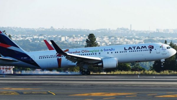 LATAM , Latin America’s largest airline halts flights to Venezuela