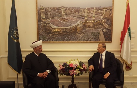 Free Patriotic Movement founder MP Michel Aoun visited Wednesday Grand Mufti Sheikh Abdul Latif Daryan in Beirut to offer him Eid al-Fitr greetings 
