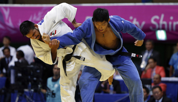 South Korea's Kim Jae-bum (blue) competes with Lebanon's Nacif Elias during their men's -81kg gold medal judo match at Dowon Gymnasium during the 17th Asian Games in Incheon September 21, 2014. REUTERS/Issei Kato (SOUTH KOREA  - Tags: SPORT JUDO) - RTR473MO