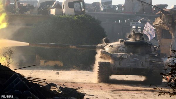 A Free Syrian Army tank fires in Ramousah area, southwest of Aleppo, Syria August 2, 2016. REUTERS/Abdalrhman Ismail/File Photo