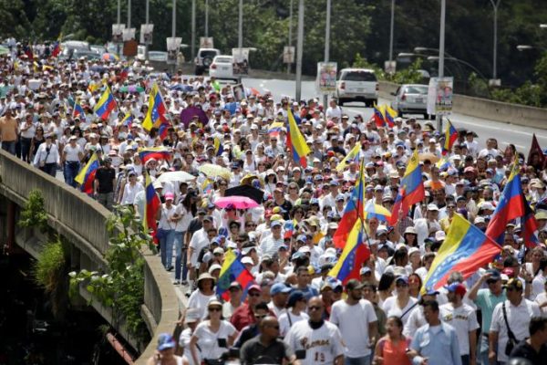 Opposition supporters take part in a rally to demand a referendum to remove Venezuela's President Nicolas Maduro in Caracas, Venezuela October 22, 2016. REUTERS/Marco Bello