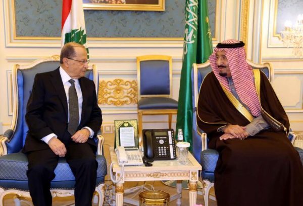 Saudi King Salman bin Abulaziz Al-Saud meets with Lebanon's President Michel Aoun (L) in Riyadh, Saudi Arabia, January 10, 2017. Dalati Nohra/Handout via Reuters