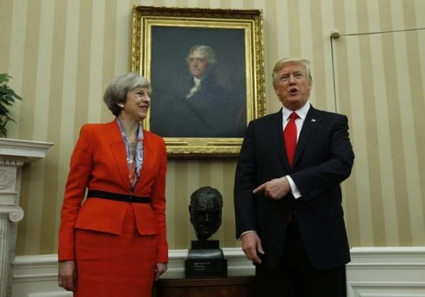 U.S. President Donald Trump points to British Prime Minister Theresa May in the White House Oval Office in Washington, U.S., January 27, 2017.  REUTERS/Kevin Lamarque