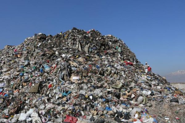 Mounting trash shows strain of refugees in a Lebanese town - Ya Libnan