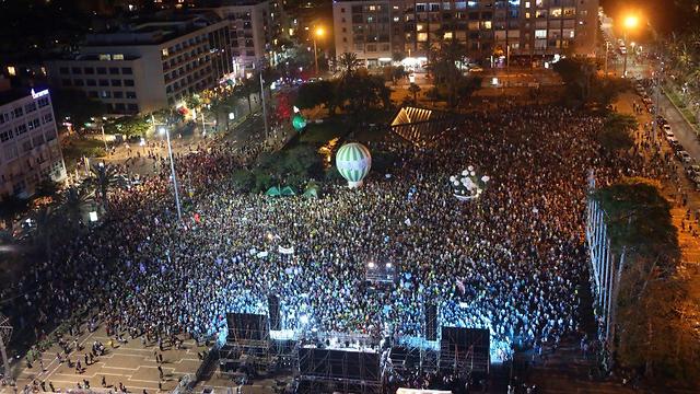 Thousands of Israelis rallied Saturday in Tel Aviv under the heading "Two states, one hope," in support of a Palestinian state ahead of the 50th anniversary of Israel's occupation of Palestinian land