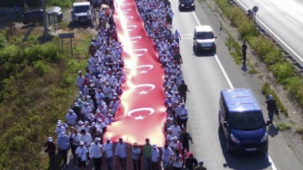 © Ziya Koseoglu, AFP | Thousands of protesters hold a 1,100 meters-long national flag at the CHP Justice March on July 1, 2017.