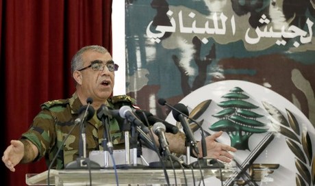 Lebanese army spokesman Ali Kanso gestures during a news conference at the Ministry of Defense in Yarze east of Beirut, on August 19, 2017, about the Army's operation against the Islamic State group close to the Syrian border. The Lebanese army has sought to keep out of the conflict but has been forced to take action since jihadists of IS and then Al-Qaeda affiliate Al-Nusra Front assaulted the border town of Arsal in 2014 and abducted 30 soldiers and police. / AFP PHOTO / ANWAR AMRO