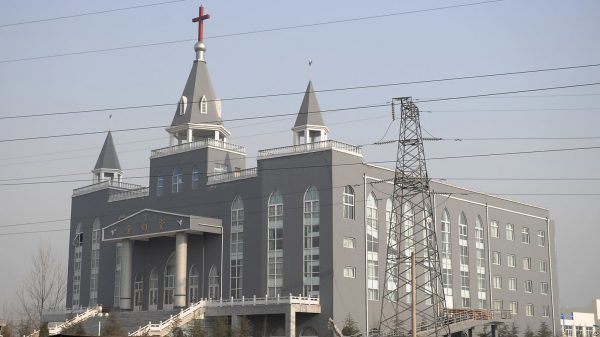 People’s Armed Police forces used excavators and dynamite on Tuesday to destroy the Golden Lampstand Church in the city of Linfen in Shanxi province