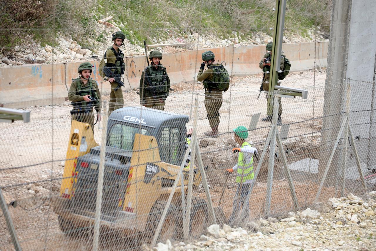 Israeli workers are seen building a border near the village of Naqoura, Lebanon February 8, 2018. REUTERS/Ali Hashisho