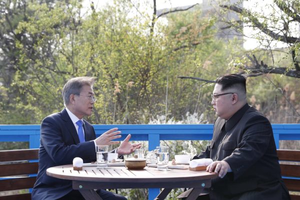 Moon Jae-in, Kim Jong Un