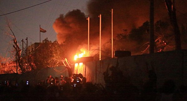 Protesters in Basra, Iraq Reportedly Set Iranian Consulate on Fire (PHOTO)