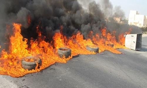 Majdel Aanjar where residents blocked the roads with burning tires to prevent the Syrians that are being bussed to join FPM in its show of suppot to presidnt Aoun Baabda from crossing the bi