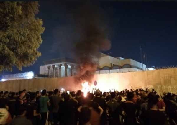 Hundreds of Iraqi protesters attacked the Iranian consulate in Karbala on Sunday night. According to the reports, the protesters set fire to parts of the consulate walls and wanted to occupy the building.
