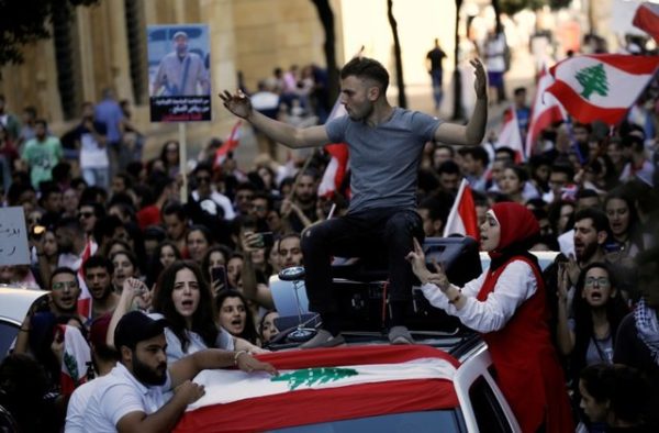 Protesters reject Aoun’s speech,  block  roads after  he urged them to go home
